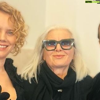Joanna Kulig Instagram - Kochamy śpiewać z @justynaschneider_official dla Mistrza Wiktora Zborowskiego z okazji jego Jubileuszu 50-lecia na scenie. Dziękujemy @krzysztof.materna i @teatr6pietro za zaproszenie🌹