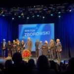 Joanna Kulig Instagram - Kochamy śpiewać z @justynaschneider_official dla Mistrza Wiktora Zborowskiego z okazji jego Jubileuszu 50-lecia na scenie. Dziękujemy @krzysztof.materna i @teatr6pietro za zaproszenie🌹