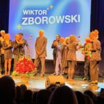 Joanna Kulig Instagram - Kochamy śpiewać z @justynaschneider_official dla Mistrza Wiktora Zborowskiego z okazji jego Jubileuszu 50-lecia na scenie. Dziękujemy @krzysztof.materna i @teatr6pietro za zaproszenie🌹
