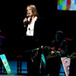 Joanna Kulig Instagram – Kochani, przypominamy z Łukaszem że tylko do końca kwietnia możecie przekazać 1,5% na rzecz @fundacja_mimo_wszystko którą wspieram od lat. Podczas tegorocznej Albertiany odebrałam medal św. Brata Alberta za działalność charytatywną. Był to dla mnie bardzo wzruszajacy i ważny moment za co dziękuję z całego serca @fundacja_mimo_wszystko i Fundacji Brata Alberta💚fot. @Jarosław Praszkiewicz