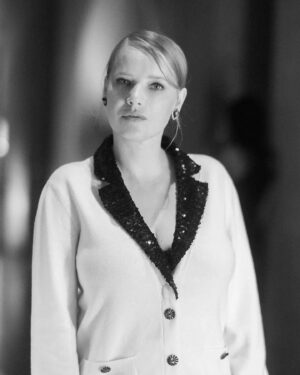 Joanna Kulig Instagram - Merci pour ce moment suspendu à la Boros Foundation avec @chanelofficial