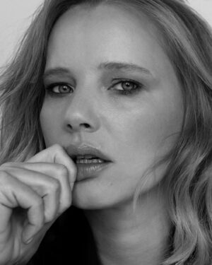 Joanna Kulig Instagram - @kobieta_z_ Portret potrójny dla @vogue.polska 
Dziękuję, Joanna