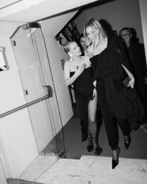 Joanna Kulig Instagram - 🖤Arrivederci @labiennale 🖤
Grazie: @kobieta_z_ @szumowska.m & Michał Englert & All Cast & Crew
@magdabutrym 🌹
@vogue.polska 
@kasiamioduska 
@alicja.kozak 
@charlottetilbury 
& Waldemar Pokromski