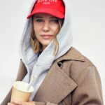 Joanna Kulig Instagram - Dziękuję @zwierciadlo_miesiecznik @joannaolekszyk za rozmowę oraz wszystkim za wyjątkową sesję @zuzakrajewska @karlagruszecka @adrianwlasiuk & Waldemar Pokromski @drirenaeris