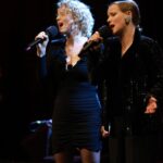 Joanna Kulig Instagram - Kochamy śpiewać z @justynaschneider_official dla Mistrza Wiktora Zborowskiego z okazji jego Jubileuszu 50-lecia na scenie. Dziękujemy @krzysztof.materna i @teatr6pietro za zaproszenie🌹