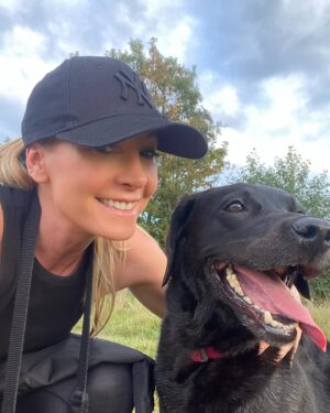 Joanne Froggatt Instagram - Sunnier days. Me and my girl ☀️