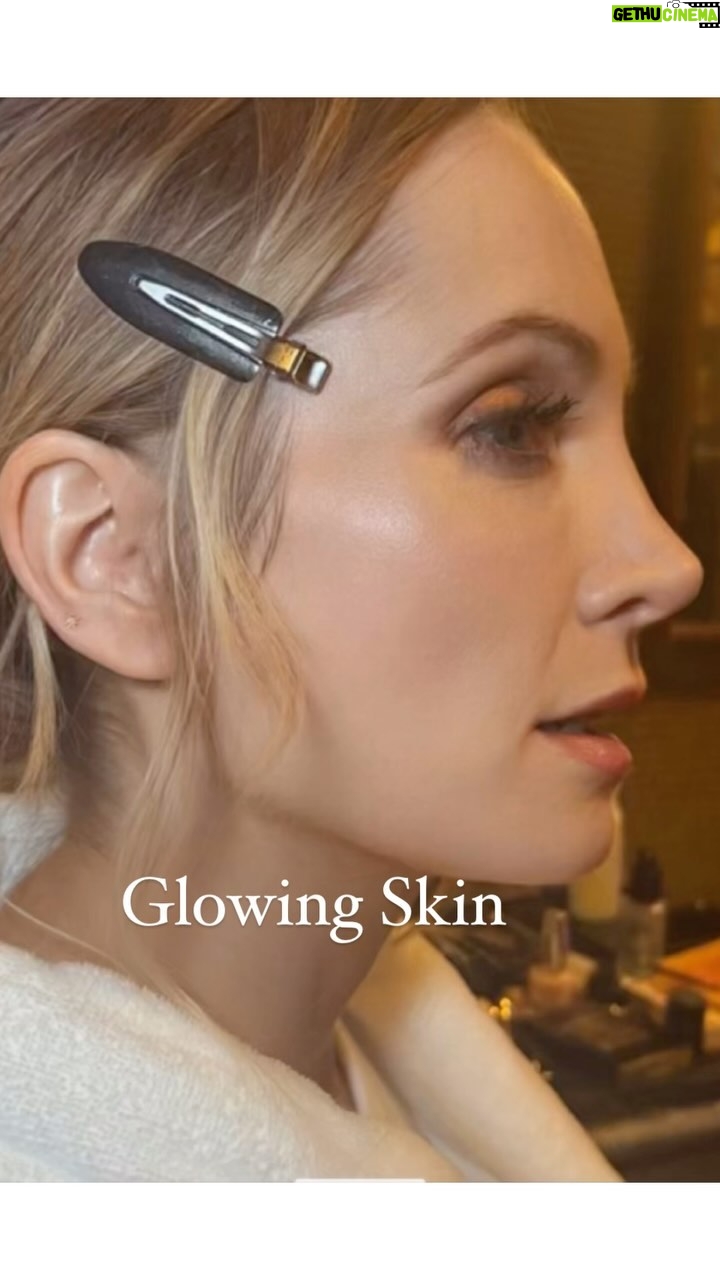 Joanne Froggatt Instagram - Pre BAFTA Gala Dinner Skin Prep. @nathalieeleni_beauty Oxygen Glow Facial @jofroggatt for the Breathtaking Press. Naturally plumps and restores radiance to make skin glow π beyond words. Using @intraceuticals_official at @omniyaclinic @personalpruk hair @davidebarbieri_ #bafta #baftamakeup #glowingskin #glowingskincare #glowingskin #makeupprep #joannefroggatt #skintreatment #hyaluronic_acid #skincaretips
