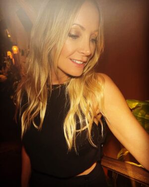 Joanne Froggatt Instagram - Had a gorgeous evening last night with @chantecaille @countryandtownhouse Thank you for bringing such an amazing group of women together in such a beautiful setting.
And thank you to @hyattchurchill for an incredible stay with the most amazing service. 💋