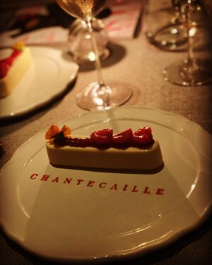 Joanne Froggatt Instagram - Had a gorgeous evening last night with @chantecaille @countryandtownhouse Thank you for bringing such an amazing group of women together in such a beautiful setting.
And thank you to @hyattchurchill for an incredible stay with the most amazing service. 💋