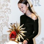 Joanne Peh Instagram – The L’Or De Jean Martell 1715 Reserve Du Chateau unfolds like a whispered secret from nature opening to a delicate floral note, pirouetting through the senses, before coming to an earthy denouement. With only 1,000 bottles worldwide, this elixir of exquisiteness, drawn through a golden pipette and served in a delicate glass glows in the warmth of cherished companionship. Here’s to moments that are as precious as the cognac we share.

Please enjoy Martell responsibly.

@MARTELLOFFICIAL #MARTELL #MARTELLCOGNAC #LORDEJEANMARTELL #AD