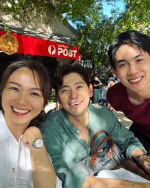 Joanne Peh Instagram - “SHERO” a year on. It was a beautiful gathering on the last day of CNY, catching up and congratulating one another for how far we have all come since then. This time last year, we were making “SHERO”, which was exceptionally memorable. The training to be a bodyguard, filming in Canberra, fighting with a ponytail that had nine pieces of hair extensions in it…

Summarising the experience in 10 pictures on IG was challenging because it felt like a lifetime for me. A long, gruelling search for sister @carriewst, a roller coaster love-hate romance with my client @romeotan, a painful rejection from my best friend @nickk_teo and a wary relationship with my sister’s mentee  @tayying_.
 
It’s a joy to have worked with all of you on this project! Here’s to another year of celebrations, and may all your dreams come true! ♥️♥️♥️♥️

#mediacorpshero #zgmdinner #joannepeh