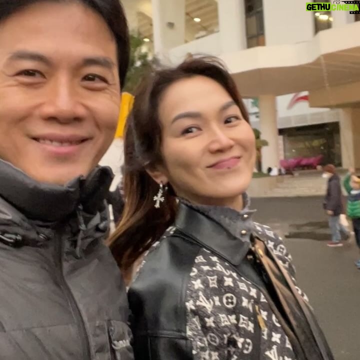 Joanne Peh - 4.5K Likes - 好久都没回广州过年了,今年逛花市又感受到浓浓的过年气氛。 祝大家阖家团圆,平安喜乐。 ♥️