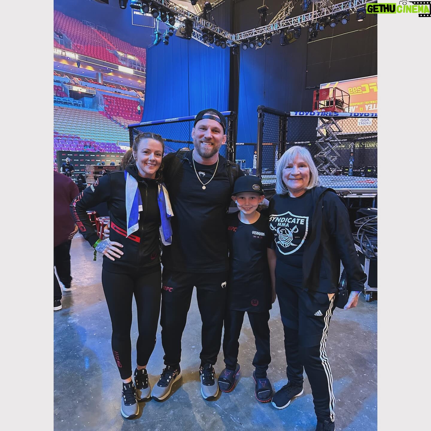 Joanne Wood - 2.7K Likes - Could not have asked for a better last fight week! ❤️🏴 #lastonebestone #nevergiveup #whitsfuryellnogobyye #goodtimeswithgoodpeople