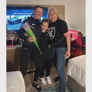 Joanne Wood Instagram - My kinda after party!…time with my peeps, some whisky all the way from Scotland and freshly made delicious pizza ❤️🥃 🍕 🏴󠁧󠁢󠁳󠁣󠁴󠁿 #teamwood #smallthings #nevergiveup #lastonebestone