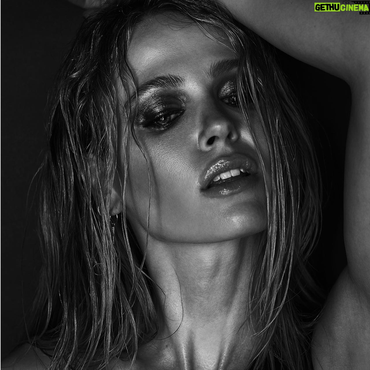 Jocelyn Hudon - 4.6K Likes - 🚿🔪🚿🔪🚿🔪🚿