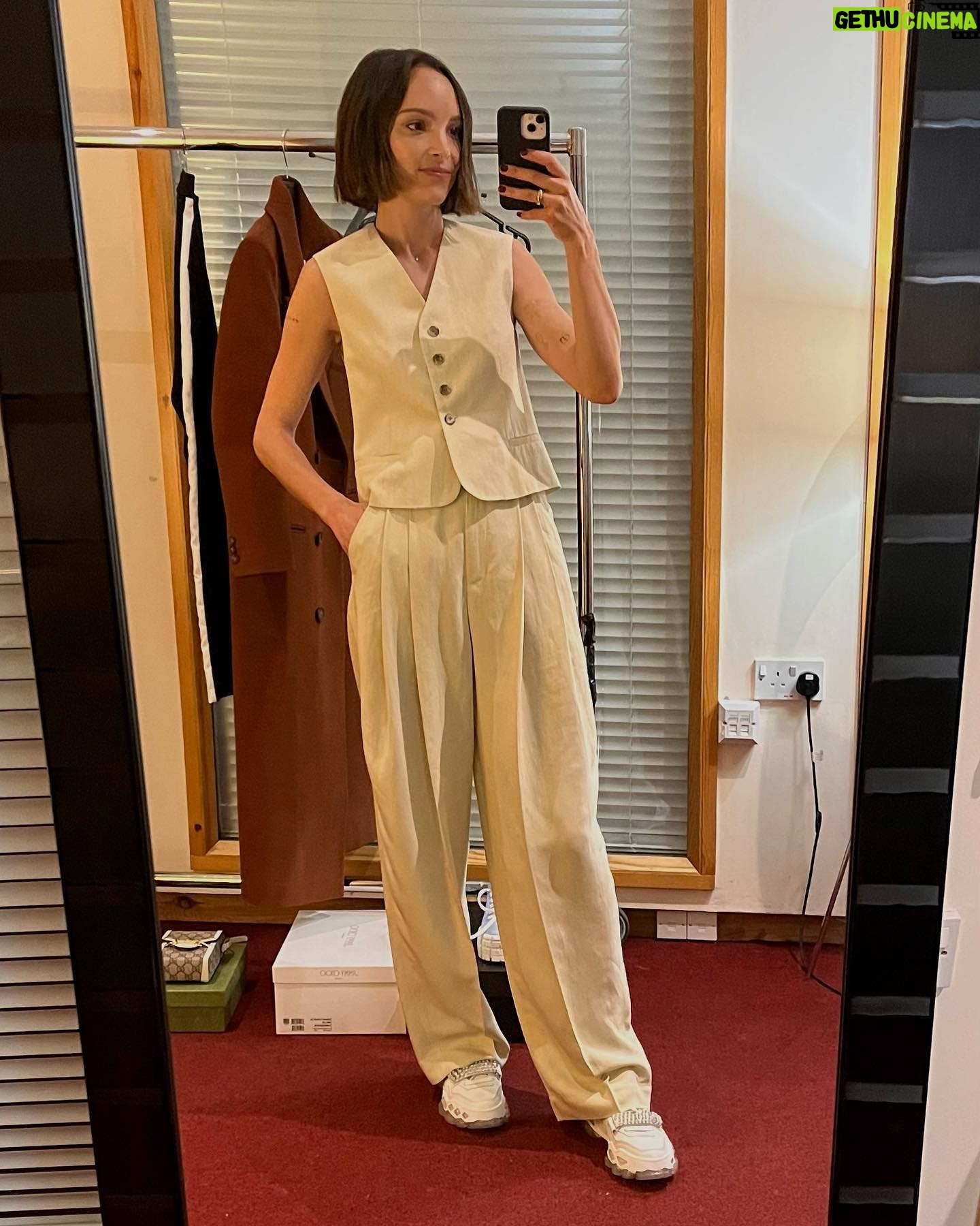 Jodi Balfour - 5K Likes - it’s also gonna be about the outfits, ok. mini horsebit perfect for holding chips, two-of-three-piece suiting dreams and twinkling sneakers so brazen that she’d remember. serving more, much more, as we go. #tedlasso @appletv