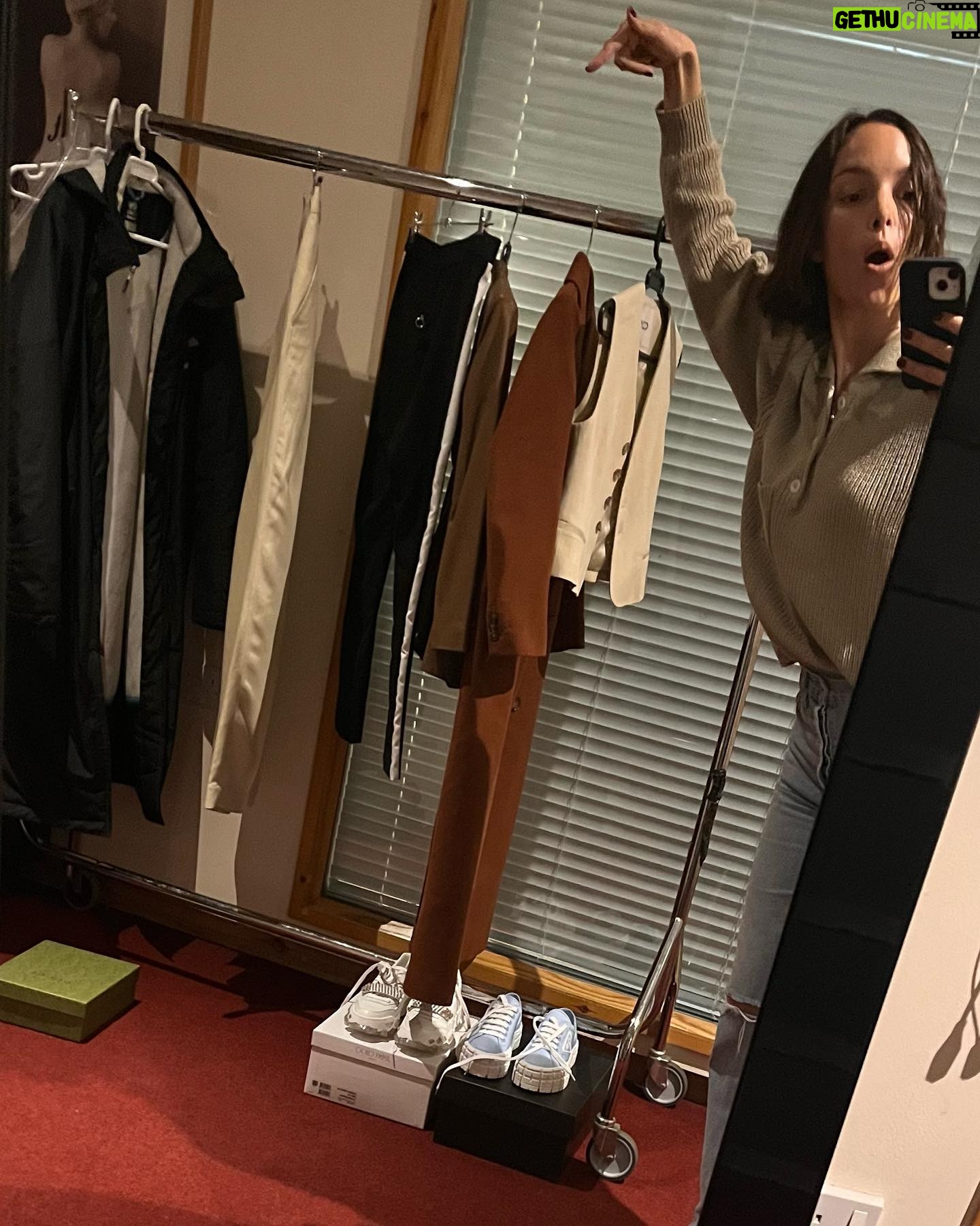 Jodi Balfour - 5K Likes - it’s also gonna be about the outfits, ok. mini horsebit perfect for holding chips, two-of-three-piece suiting dreams and twinkling sneakers so brazen that she’d remember. serving more, much more, as we go. #tedlasso @appletv