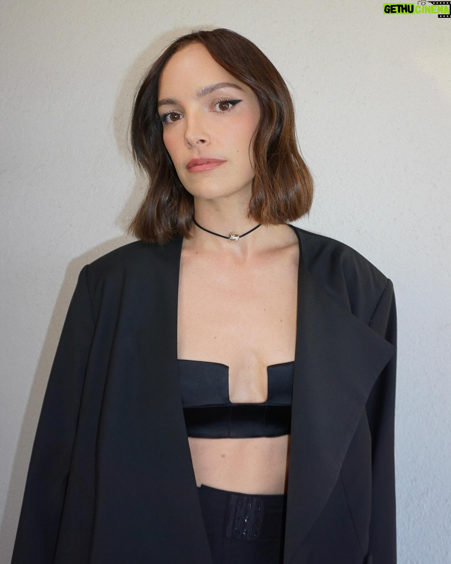 Jodi Balfour - 5.5K Likes - In her black era, I guess. @glaad for Ted!🥇Before & after? (extra extra for that gd eyeliner!)