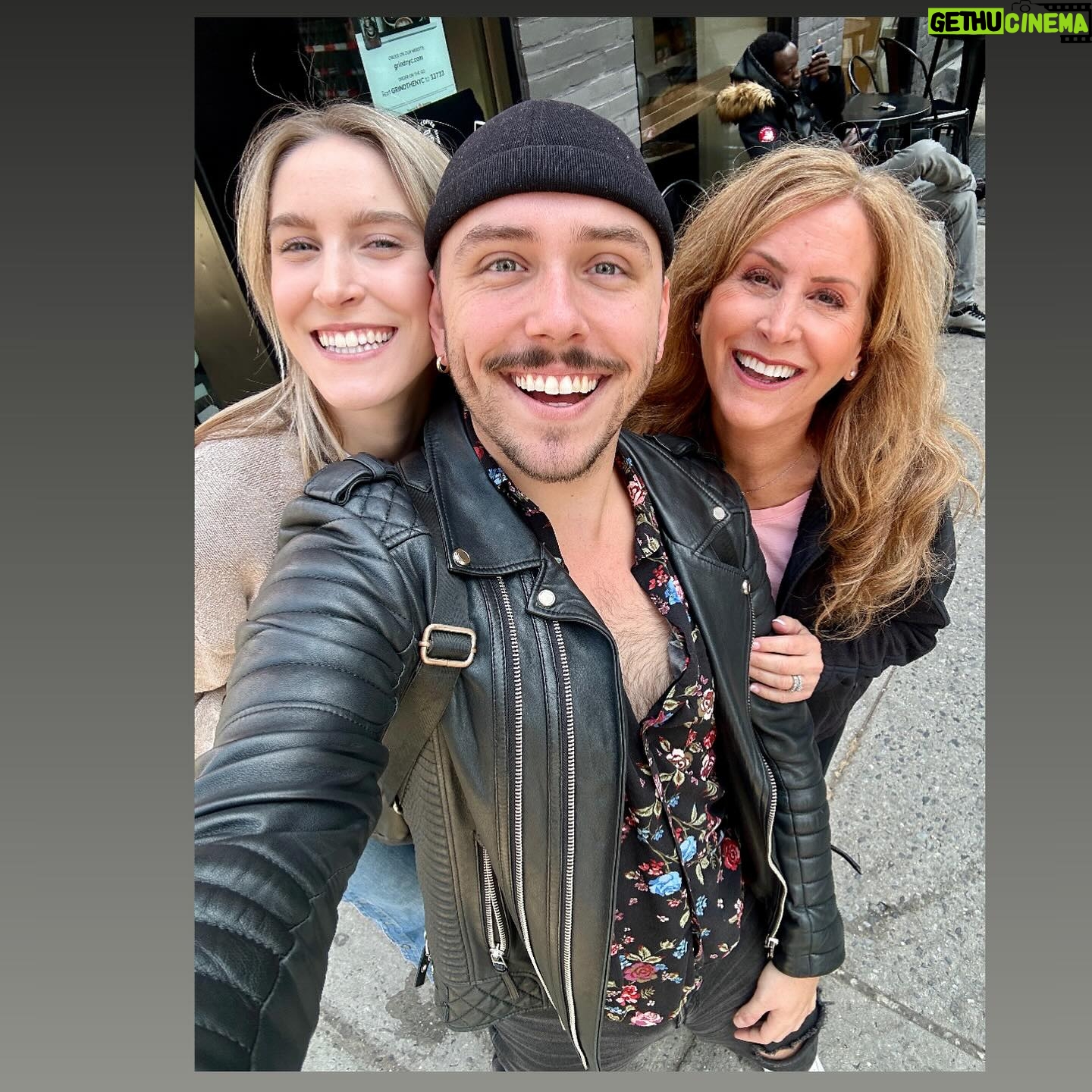 Jodi Benson Instagram - 🍎NYC with my girl❤️absolutely loved every minute. 5 musicals in 4 days. so fun! grateful for such amazing family & friends! congratulations Darren & Evan Rachel Wood on your brilliant performances in @littleshopnyc I walked into @dramabookshop and almost squealed out loud to see my book “in the wild” next to the legendary @barbrastreisand 🌟what a thrill! thank you Delaney for such a great week❤️I love you ❤️thank you Darren, Lauren, Matt & Kat, Uncle Timmy, Spence, Alli, Colin, Alex & Aunt Kathy for your love & friendship