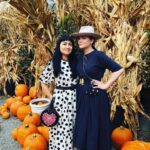 Jodi Lyn O'Keefe Instagram - And the Halloween countdown begins........first pumpkins of the season with @jenfregozo . Now we carve....