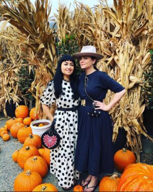 Jodi Lyn O'Keefe Instagram - And the Halloween countdown begins........first pumpkins of the season with @jenfregozo . Now we carve....