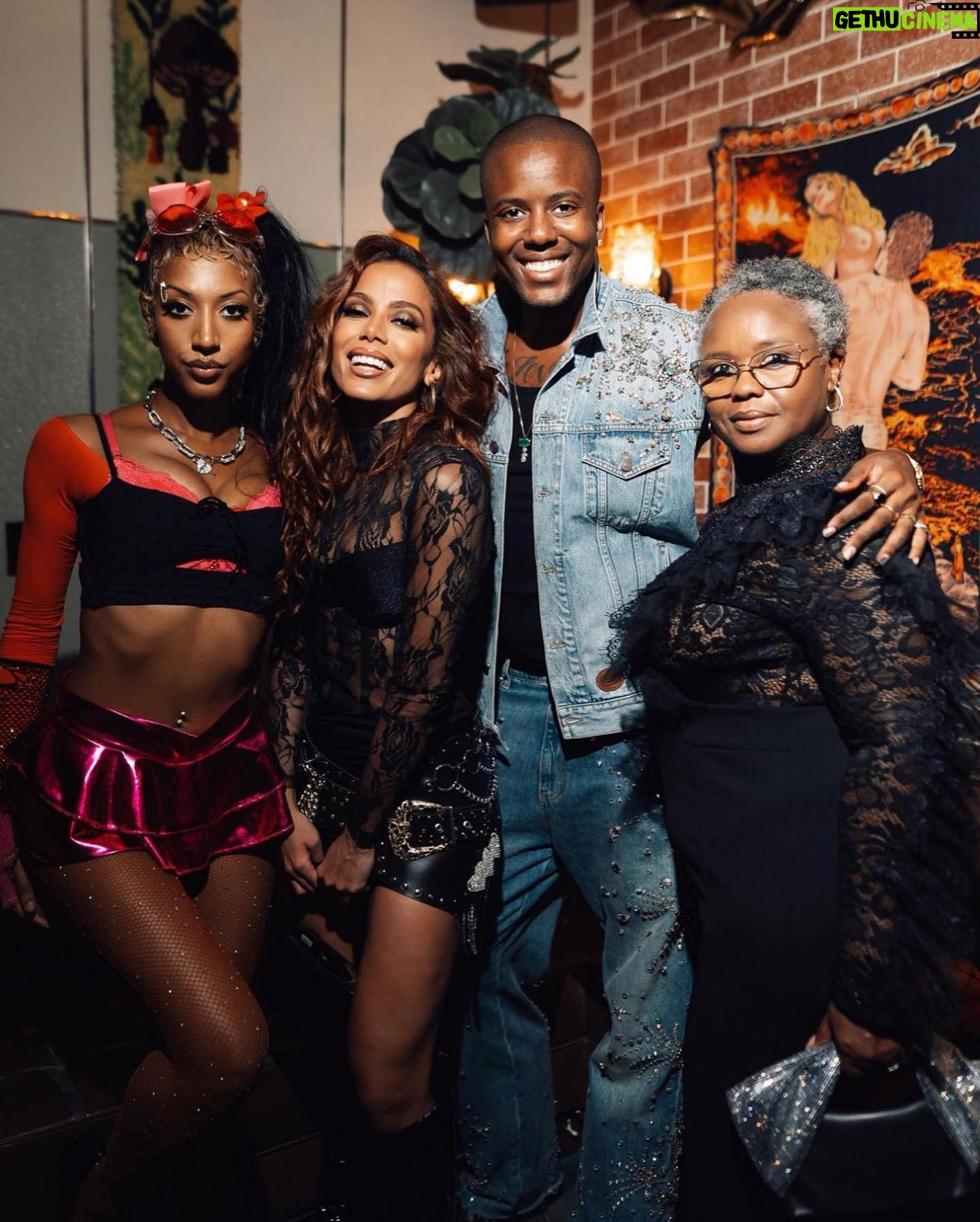 Jodie Turner-Smith Instagram - as i embark on another new year, i can’t help but meditate on love and it’s many manifestations…. love is not some lofty unattainable thing. love is a gesture, a look, an intention. love is community. love is showing up. thank you to all of you who showed up for me this week in new york— in spirit and in the flesh. i don’t take any of this for granted, and most of all, i don’t take any of you for granted. ✨✨✨✨✨✨✨✨✨✨ special thank you to @thelucbrinker @wilbur__gonzalez @twomanagement and to my vintage angel @yaelquint for popping up out of nowhere and styling me in archival lewks so i could celebrate while also being a sustainable queen 💅🏿 photos: @tiziano.raw