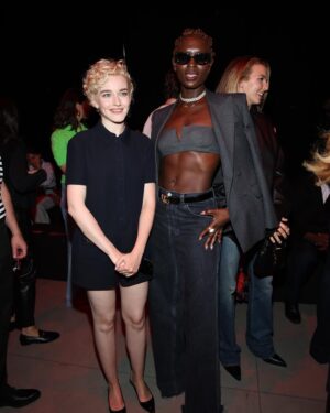 Jodie Turner-Smith Instagram - OH @GUCCI!!!! what a chic and sexy start, @sabatods ❤️‍🔥 i’m proud to have witnessed it, especially with my gorgeous mother @hildaturnersmith by my side. scroll to see me proposition @ameliadimz for a #chickenshopdate 😸