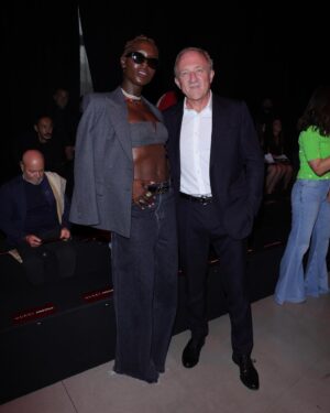 Jodie Turner-Smith Instagram - OH @GUCCI!!!! what a chic and sexy start, @sabatods ❤️‍🔥 i’m proud to have witnessed it, especially with my gorgeous mother @hildaturnersmith by my side. scroll to see me proposition @ameliadimz for a #chickenshopdate 😸
