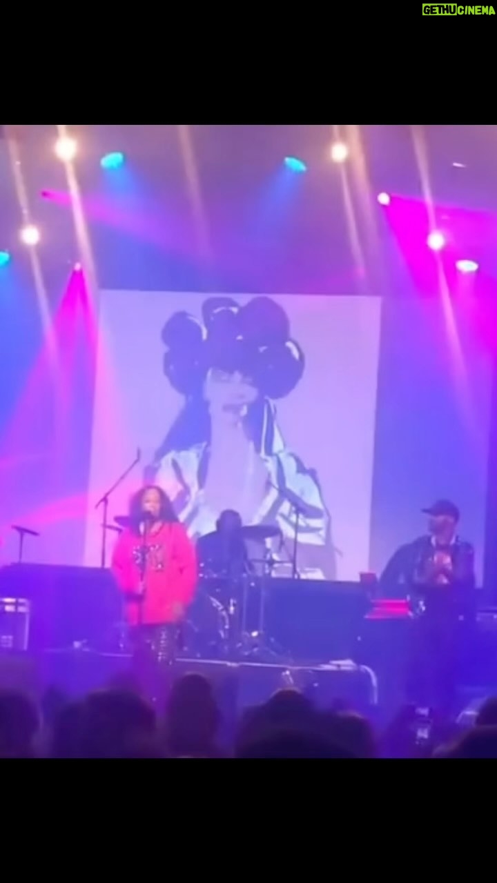 Jody Watley - 3 Likes - #flashbackfriday April 2019 sold-out show in Amsterdam, Netherlands 🇳🇱 @melkwegamsterdam - great concert, vibe and experience!🔥🔥🔥🔥 #jodywatley #livemusic #melkweg :: LED Screen Art by @shawnwest.swest