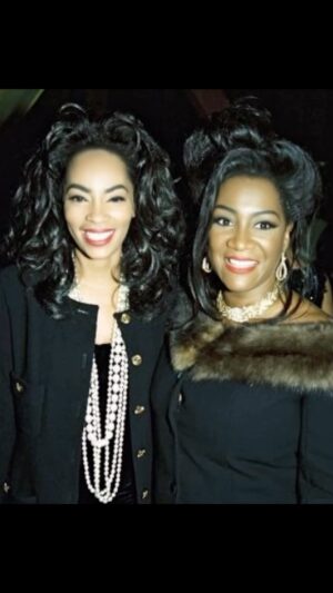 Jody Watley Instagram - Happy 80th Birthday (years young) Blessings to the always fabulous @mspattilabelle 💐🎉🎂❤️🙏🏾☀️💫 ✨

Photo #FlashbackFriday 1991
I think this was at American Music Awards.😁😁 #pattilabelle  #jodywatley