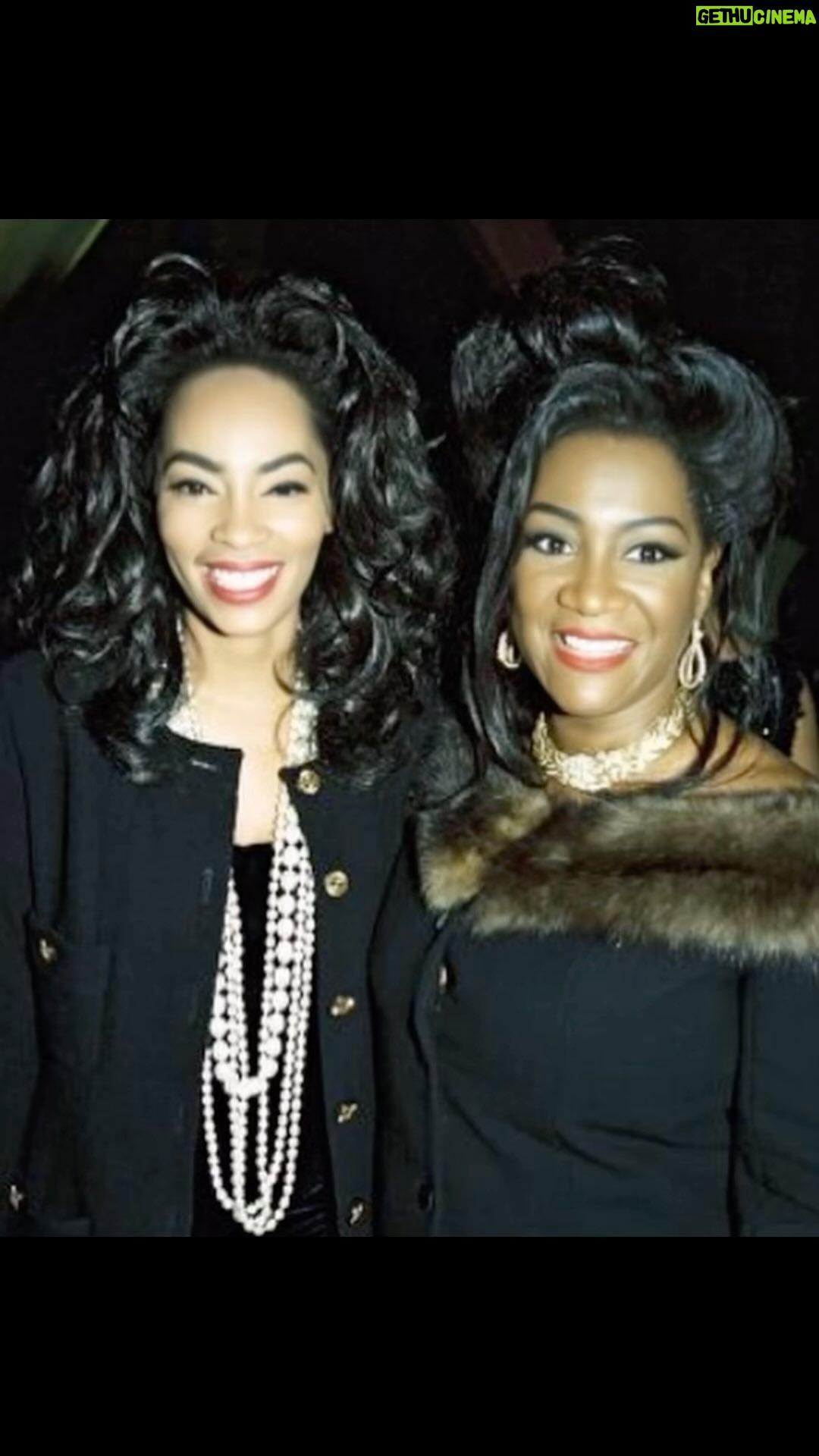 Jody Watley - 3 Likes - Happy 80th Birthday (years young) Blessings to the always fabulous @mspattilabelle 💐🎉🎂❤️🙏🏾☀️💫 ✨
Photo #FlashbackFriday 1991
I think this was at American Music Awards.😁😁 #pattilabelle #jodywatley