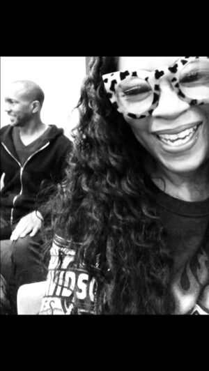 Jody Watley Instagram - #tbt 2019 in Miami, Bass Museum, there to perform at private event for esteemed artist 🖼️🎨Mickalene Thomas Art Basel Installation “Better Nights”:: Having some impromptu music fun with my longtime rhythm section(Kerry🥁, Naz🎸, Keith🎸🎹 and Roland🎹) in the green room waiting for soundcheck, my lyrics and melody ✍🏾🎵one of funkiest songs ever in any setting. #JodyWatley #livemusic #behindthescenes #goodvibes #artbasel #miami