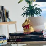 Jody Watley Instagram - Happy Easter to all who celebrate it! 🙏🏾✝️❤️✨ 🐇🍫🐰🎨🥚🧡💚💙💛💜🧺😊✨🌺🌼👒👗👔