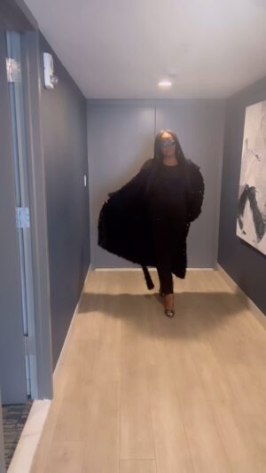 Jody Watley Instagram - Earlier today. 4.13.24 Ready for @wdasfm Philadelphia Women Of Excellence Luncheon presented by Xfinity as Legend Award Honoree | feeling fabulous in  @jeanninebradenla (my dear longtime friend) @lesuperbecalifornia 🖤✨ Makeup by @makeupbyjohnmendez of @patmcgrathreal Wattage ✨⚡️#jodywatley #womenofexcellence #wdas || More 💐posts to come.#everlasting Location: Sheraton | Downtown Philadelphia