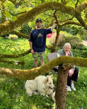 Joely Richardson Instagram - Impromptu photo shoot celebrating mothers (day  US), Mother Nature , 3 generations, bluebells ( what’s left of them) - dogs, ewoks , and all that jazz 🎶 #magnoliatrees @bgdans91