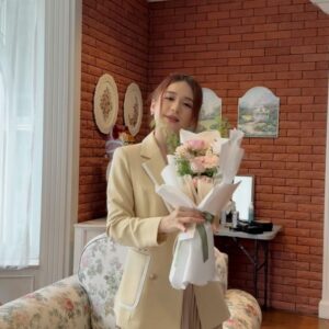 Joey Leong Instagram - 最近又是雙親節 又是520
空氣中都瀰漫著愛 ❤️

but no matter what season it is
Love’s in the smallest of moments every day
if you’re being open to its presence 

轉眼 #名門 已拍攝超過一半
#米雪 媽咪也快完成戲份 接近殺青日
拍攝期間最讓我滿足與受益的
是一起討論劇本與創造角色的過程

謝謝您不畏歲月乘風破浪 
您應該不會知道 在認真工作的同時
有個後輩在受您影響著 看到溫柔的曙光

接下來 #名門 交給我們繼續拼搏吧🤣

謝謝媒體記者親臨 #李家
#Clara李靖慧 #AstroOriginals