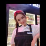 Joey Leong Instagram - 第一眼就覺得熟悉 瞄到便利店的名字 還有夏冬青的名牌 就確定了 這是#灵魂摆渡南洋传说 的壁畫 沒預先知道 卻跟著腳步走到牆前 離擦肩而過 差一眼眸 或許宇宙想讓妳看見的東西 會在不經意間出現 但首先 妳要出去看看 好巧 🫧