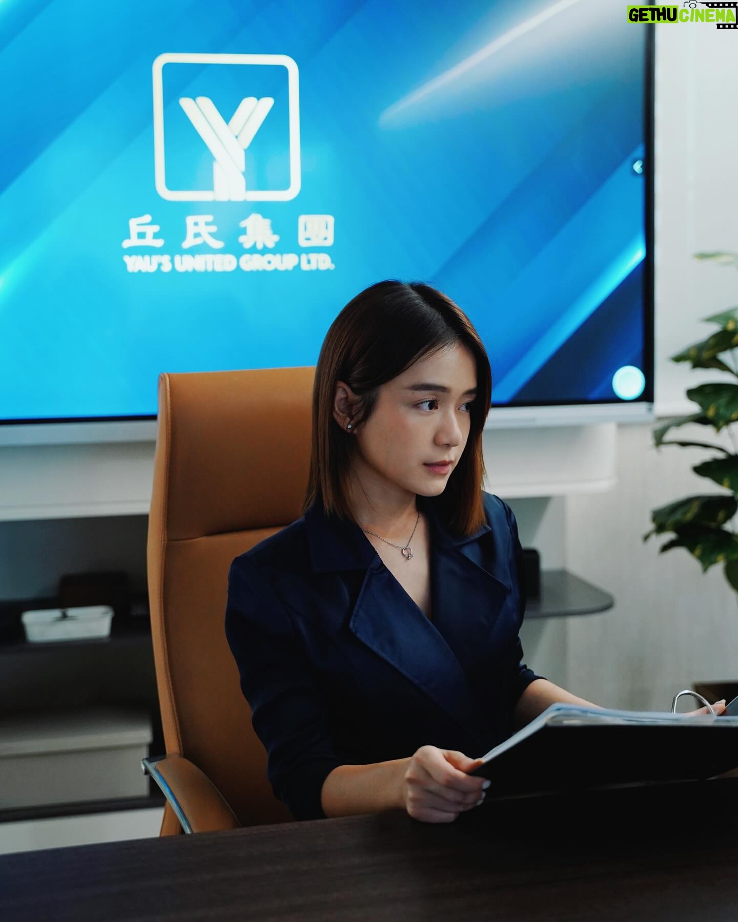 Joey Leong - 18.1K Likes - It’s out today ✨
#家族荣耀之继承者
與 #佘诗曼 同框
也算是圓夢了吧 ☁️
是參與過戲份最少的作品
(殺青時都不好意思哈哈)
卻在短時內見識了片場的高壓和極速
還親眼目睹偶像的氣勢風範和真演技
(戲外也有很溫柔的一面)
也算是種收穫 🤍
學習是一輩子的事
榮幸