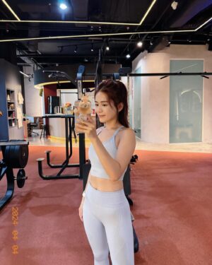 Joey Leong Instagram - little progress ✨

big thank you to @coliseumfitness.my and 
my powerful young lady pt @littledawn_y 
for guiding me right! 

exploring the body and tracking progress 
is becoming increasingly enjoyable though
gym can be HARD

but if you can endure the toughest 60-90 mins
in a day, what else can’t you handle?

*swipe to see flabby tummy a month ago* hehh

ps: gym peeps, which part of the body do you 
think it’s harder to train?
