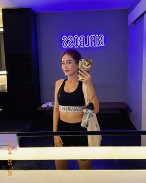 Joey Leong Instagram - little progress ✨

big thank you to @coliseumfitness.my and 
my powerful young lady pt @littledawn_y 
for guiding me right! 

exploring the body and tracking progress 
is becoming increasingly enjoyable though
gym can be HARD

but if you can endure the toughest 60-90 mins
in a day, what else can’t you handle?

*swipe to see flabby tummy a month ago* hehh

ps: gym peeps, which part of the body do you 
think it’s harder to train?