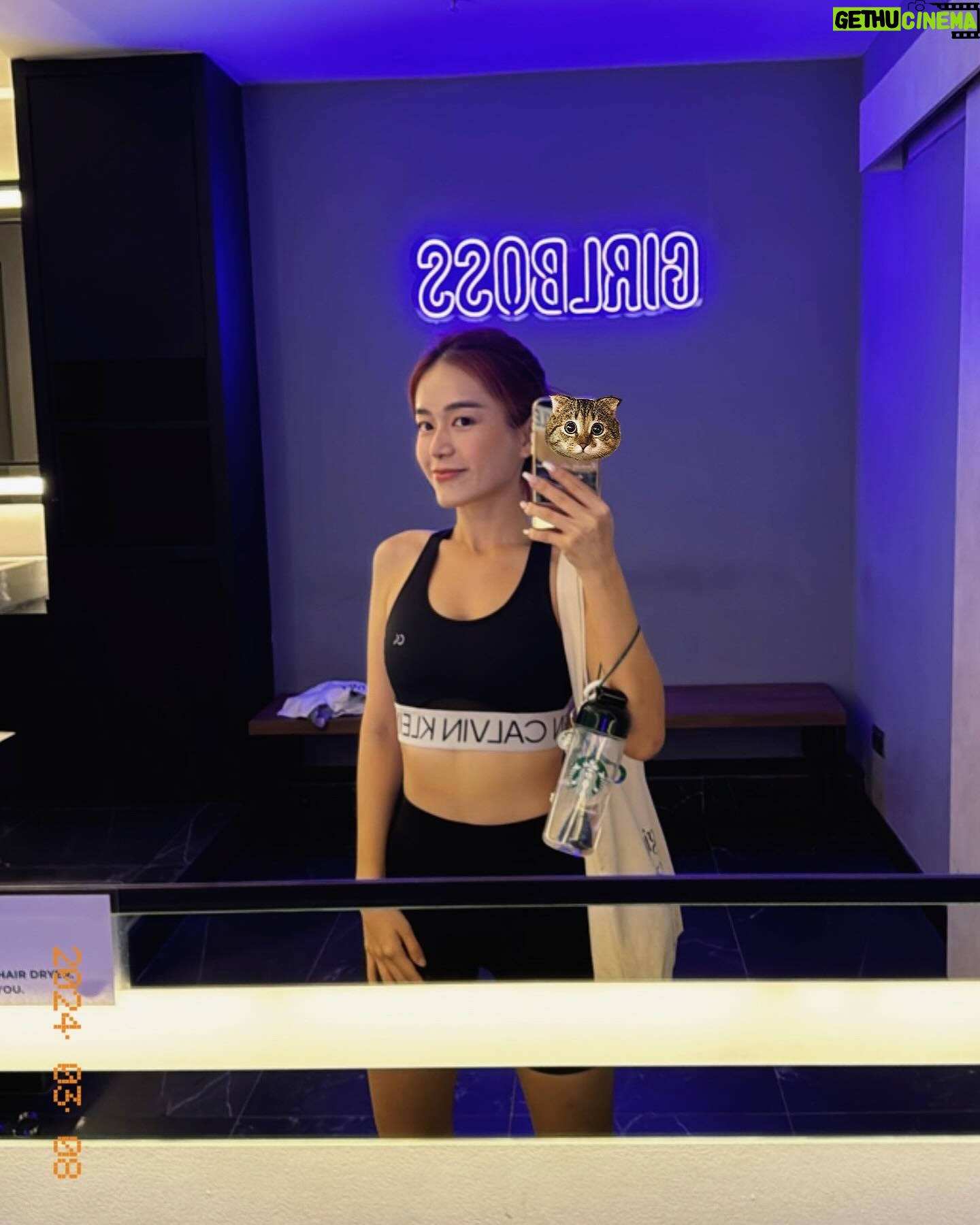 Joey Leong - 13.9K Likes - little progress ✨
big thank you to @coliseumfitness.my and
my powerful young lady pt @littledawn_y
for guiding me right!
exploring the body and tracking progress
is becoming increasingly enjoyable though
gym can be HARD
but if you can endure the toughest 60-90 mins
in a day, what else can’t you handle?
*swipe to see flabby tummy a month ago* hehh
ps: gym peeps, which part of the body do you
think it’s harder to train?