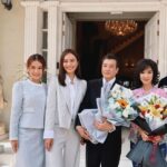 Joey Leong Instagram - 《名門》開鏡儀式 感謝媒體親臨 在演藝圈成長 還真累積了不少“爹地媽咪” 這次的父母是從電視機裡跑出來的 米雪姐 石修哥 榮幸！才拍攝了幾天就已經收穫不少 有機會再分享✨ 特別想提及開鏡前的讀稿環節 有機會跟編劇深入解剖和創造角色 跟眾演員釐清背景和走向 聽導演說大方向 整個過程就能看出劇組的用心 謝謝Astro · 李治成老師 Multimedia · Datuk Steven Datin Vince CheeAng 導演Simon Long 與年輕有為的編劇們 少不了鎮壓全場的專業前輩演員 米雪姐 石修哥 邵平哥 有您們領隊 相信中文原創劇 《名門》 會好❤️ 新角色 #Clara李靖慧 花了點時間刻畫 現在挺懂她 #名門 #TheGreatResonance #AstroOriginals #MultimediaFilmProductions #Astro中文原创电视剧
