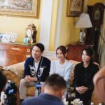Joey Leong Instagram - 《名門》開鏡儀式 感謝媒體親臨 在演藝圈成長 還真累積了不少“爹地媽咪” 這次的父母是從電視機裡跑出來的 米雪姐 石修哥 榮幸！才拍攝了幾天就已經收穫不少 有機會再分享✨ 特別想提及開鏡前的讀稿環節 有機會跟編劇深入解剖和創造角色 跟眾演員釐清背景和走向 聽導演說大方向 整個過程就能看出劇組的用心 謝謝Astro · 李治成老師 Multimedia · Datuk Steven Datin Vince CheeAng 導演Simon Long 與年輕有為的編劇們 少不了鎮壓全場的專業前輩演員 米雪姐 石修哥 邵平哥 有您們領隊 相信中文原創劇 《名門》 會好❤️ 新角色 #Clara李靖慧 花了點時間刻畫 現在挺懂她 #名門 #TheGreatResonance #AstroOriginals #MultimediaFilmProductions #Astro中文原创电视剧