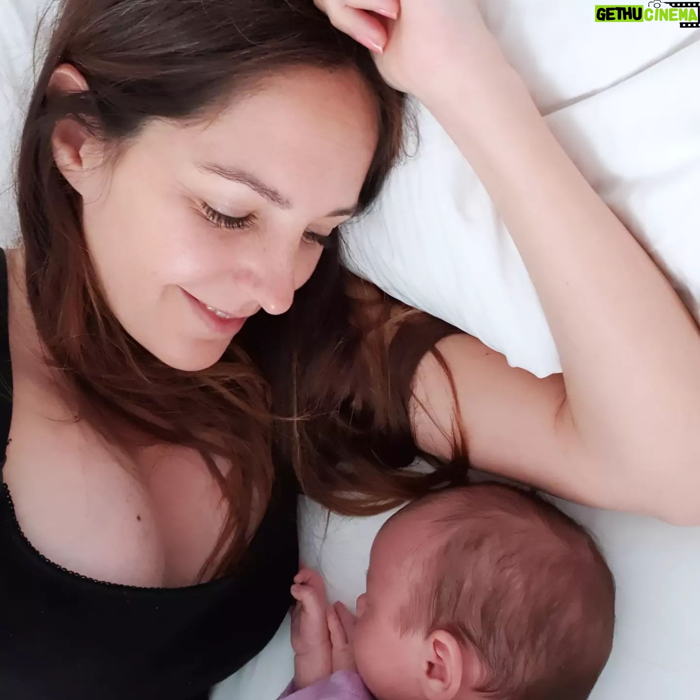 Johanna Klum - 2.5K Likes - Oh hi friends!
Nachdem MiniKlum und das eher unerwartete Dekolleté hoffentlich eure Aufmerksamkeit geklaut haben 😅, hier Euer jährlicher Reminder :
Oktober ist Breastcancer Awareness Month. Falls ihr schon länger nicht mehr bei der Vorsorge wart, macht doch schnell einen Termin!
Ich gehe auch nächste Woche. Brustkrebs ist einfach ein riesiges A%s***, gebt ihm keine Chance!!
Passt gut auf Euch auf und habt's schön heute 💖
#Brustkrebsvorsorge #breastcancer #awareness #passtaufeuchauf #liebe