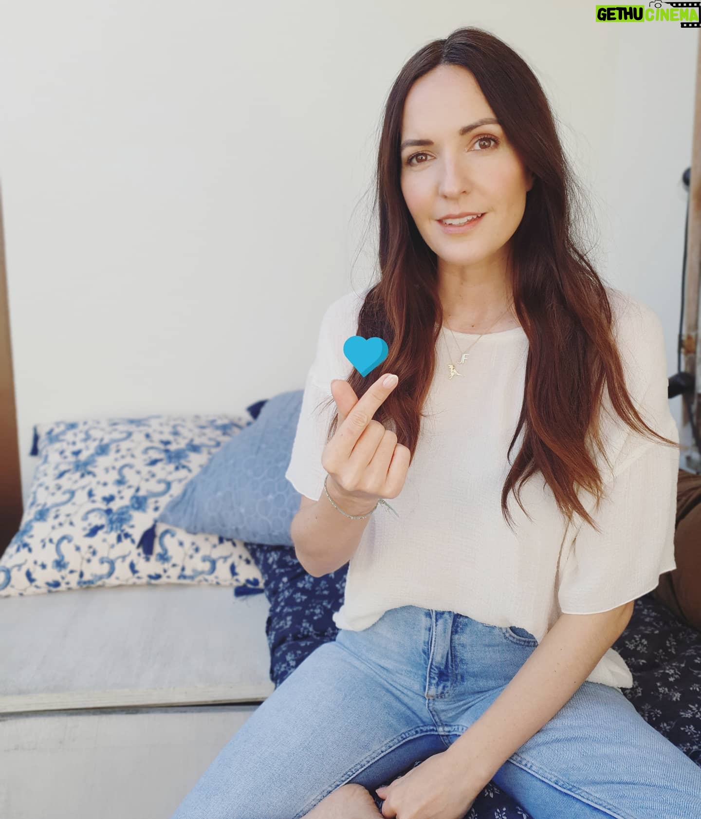 Johanna Klum - 1.8K Likes - Corona verändert gerade unser Leben. Es schränkt uns ein. Macht uns Angst.
Und gleichzeitig macht es uns stark! Wenn wir zusammen halten. Uns gegenseitig unterstützen. Verständnis zeigen. Hilfe anbieten. Hilfe annehmen. Uns um die kümmern, die es jetzt besonders brauchen.
Ich liebe es zu sehen wie so viele von uns sich kleine und große Aktionen überlegen, um jetzt zu helfen!! Wir brauchen noch mehr davon!
Wenn ihr noch von tollen Ideen wisst, die man unterstützen kann, dann kommentiert sie gerne hier!
Lasst uns das zusammen schaffen 💙 #TeamMenschheit #strongertogether @unicef_deutschland #werbungwegenmarkierung