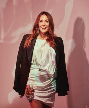 Johanna Klum Instagram - [Anzeige]
'La vie est belle' 
Danke für den wunderschönen Abend @lancomeofficial 
Ein bisschen Leichtigkeit tut gerade so gut 💖
Schon lange nicht mehr zu hohe heels angehabt und so viel mit tollen Frauen gelacht, merci 💫
#lavieestbelle
