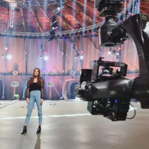 Johanna Klum Instagram - Hey friends 💙 

Heute wird in Torten getaucht, um die Wette gegröhlt und Jenga gespielt - um 100.000€!! 
Viel zu oft verplane ich es, Euch Bescheid zu sagen, aber jetzt denk ich dran :
'99 Eine:r schlägt sie alle' in @sat.1

Zur Feier Tages gibt's nen kleinen Fotodump 😅 Was ist euer Favorit?? Ich glaub meins ist Bild #3 

Happy weekend 💖