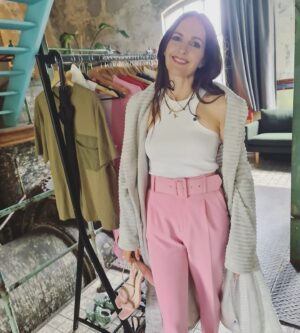 Johanna Klum Instagram - Hey friends 💙 

Heute wird in Torten getaucht, um die Wette gegröhlt und Jenga gespielt - um 100.000€!! 
Viel zu oft verplane ich es, Euch Bescheid zu sagen, aber jetzt denk ich dran :
'99 Eine:r schlägt sie alle' in @sat.1

Zur Feier Tages gibt's nen kleinen Fotodump 😅 Was ist euer Favorit?? Ich glaub meins ist Bild #3 

Happy weekend 💖