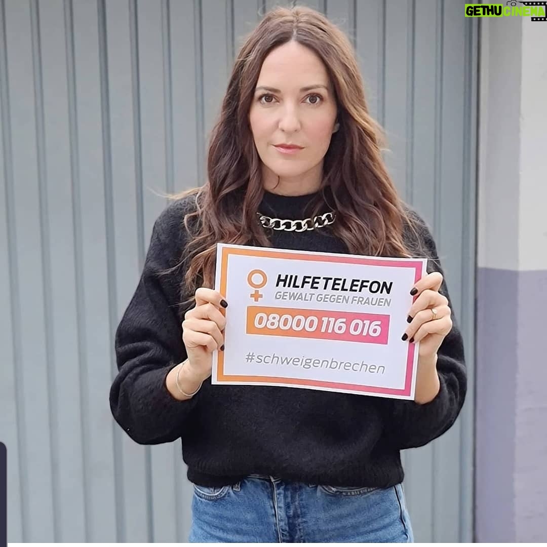 Johanna Klum - 0.9K Likes - Für viele Frauen ist ihr eigenes zu Hause der gefährlichste Ort der Welt.
Jede 3.Frau in Deutschland ist von körperlicher oder psychischer Gewalt betroffen. Jede dritte Frau!!!
Was sich für viele unvorstellbar anhört, ist leider Realität. Und durch die Corona Krise noch so sehr verstärkt worden..!
Anlässlich des Internationalen Tags gegen Gewalt an Frauen ruft das Hilfetelefon Gewalt gegen Frauen zum Mitmachen auf. Das Hilfetelefon ist 24h und 365 Tage im Jahr besetzt – anonym, kostenfrei und in 17 Sprachen.
Und auch wenn wir nicht persönlich betroffen sind, dürfen wir nicht wegschauen!
Teilt gerne diese Nummer oder diesen Post, lasst ein like und einen Kommentar da, damit ihn möglichst viele lesen können - und er hoffentlich hilft! Dankeschön 🖤
#schweigenbrechen