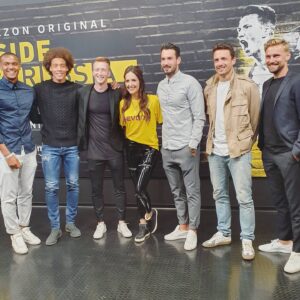 Johanna Klum Instagram - In Erwartung des großen Spiels heute Abend: me & the boys 🖤💛 @bvb @fcbayern
Ps: Und sollten wir nachher 1:0 in Führung gehen, bestehe ich darauf, dass wir aufhören Tore zu zählen! 
Ich lasse mir den Sieg von niemandem stehlen!!! 
#countitliketrump #whatanidiot #cantwaitforthegame #bvbfcb #andmostofallforbidentobepresident #counteveryvote
